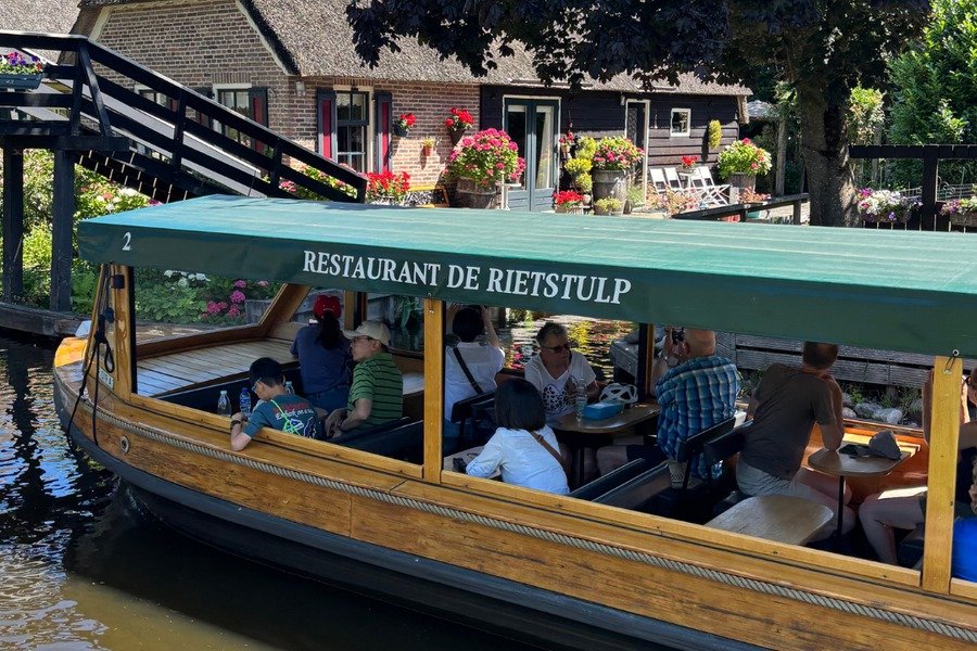 Dagje Giethoorn: Rondvaart, Fietsen, Picknick & 3-Gangendiner